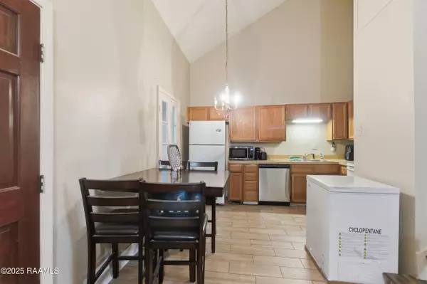 Lafayette, LA 70507,100 Teal LN #7