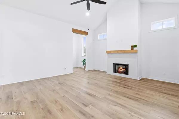 Youngsville, LA 70592,323 Big Lake RUN