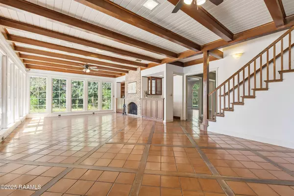 Lafayette, LA 70501,121 Oakforest DR