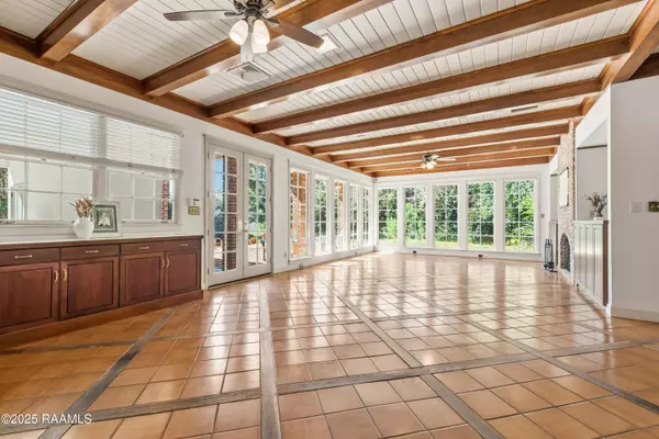 Lafayette, LA 70501,121 Oakforest DR