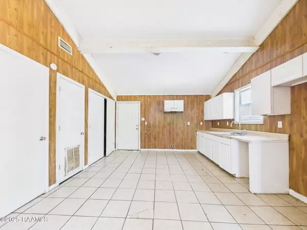 Lafayette, LA 70501,111 Sternberg DR