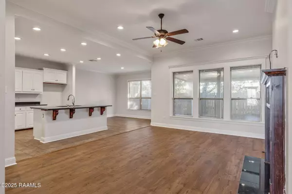 Broussard, LA 70518,811 Flambant DR