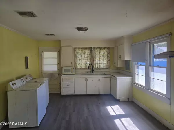 Abbeville, LA 70510,1002 Loraine ST