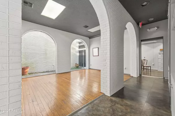 Lafayette, LA 70501,311 W University AVE