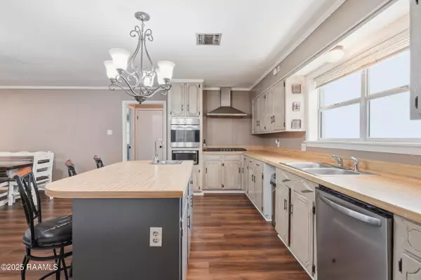 Jeanerette, LA 70544,209 Sandager AVE