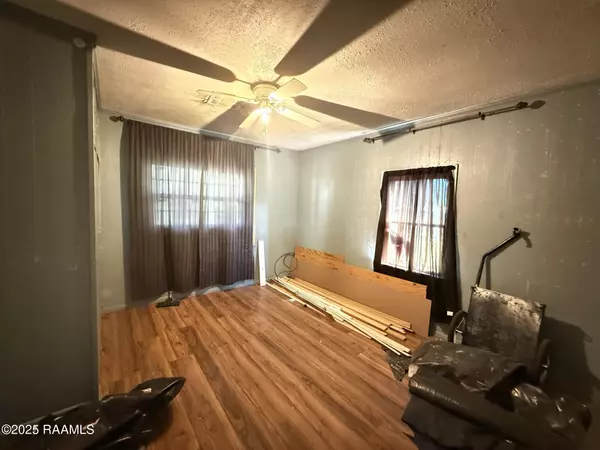 New Iberia, LA 70560,707 Field ST