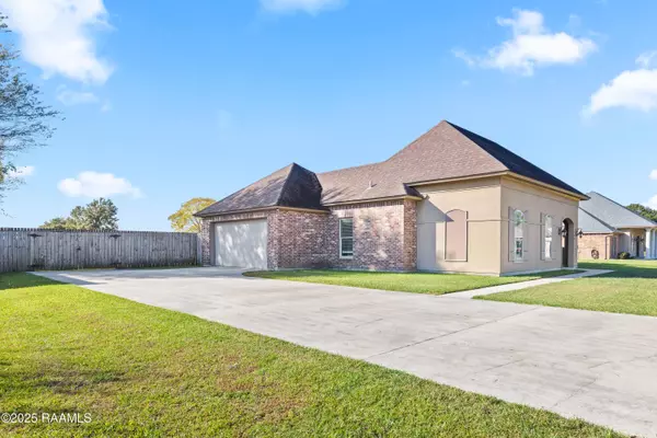 Youngsville, LA 70592,104 Oak Shadows DR