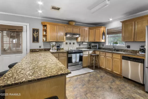 Breaux Bridge, LA 70517,2147 Atchafalaya River HWY