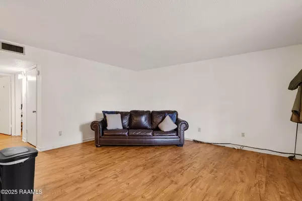 Lafayette, LA 70501,115 W Foch ST