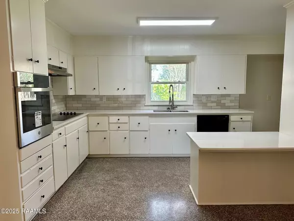 Lafayette, LA 70506,208 Colonial DR