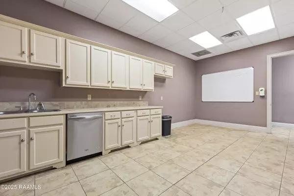 Broussard, LA 70518,1098 Forum DR