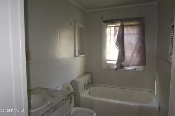 Eunice, LA 70535,421 Cotton AVE