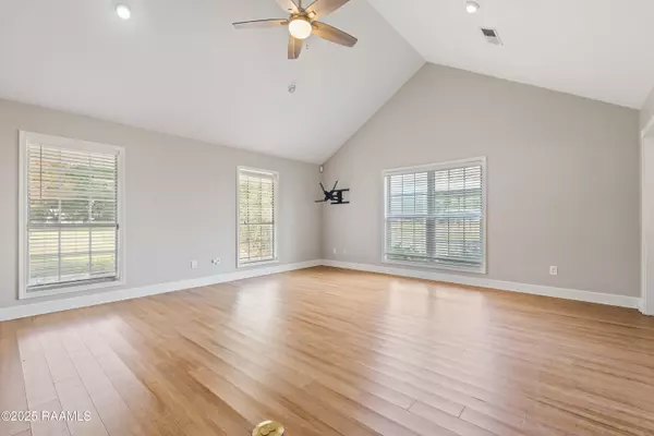 Broussard, LA 70518,1007 B Hughes RD