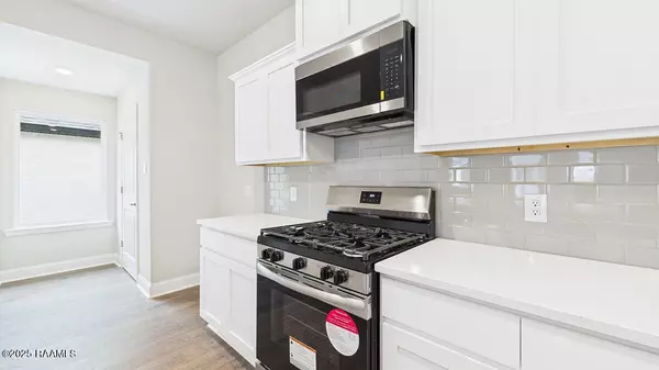 Broussard, LA 70518,202 Cypress Falls DR