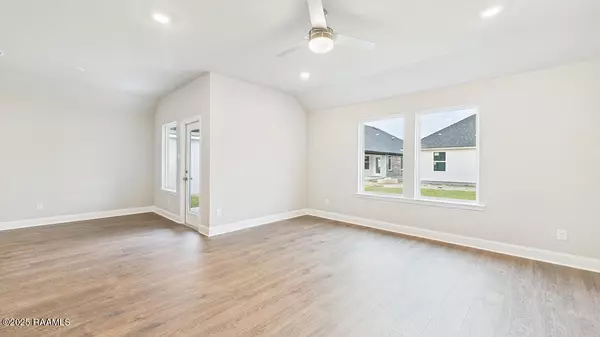 Broussard, LA 70518,204 Cypress Falls DR