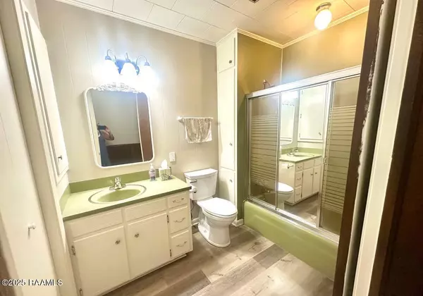 Jeanerette, LA 70544,184 Grey Eagle RD #1