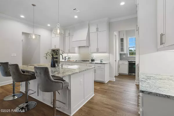 Lafayette, LA 70507,202 Manor House LN