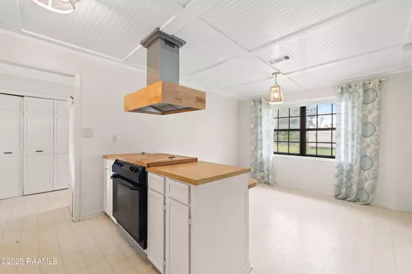 Abbeville, LA 70510,7212 W Wildcat RD