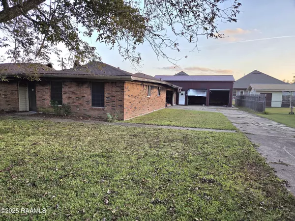 Lafayette, LA 70507,206 Acorn DR