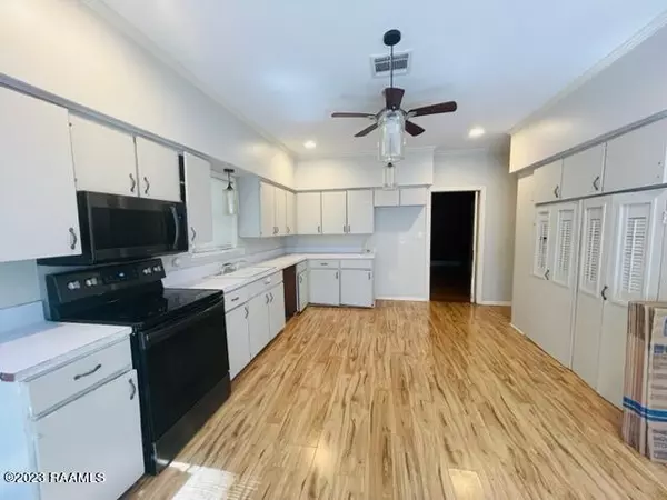 Opelousas, LA 70570,220 E Bertheaud AVE