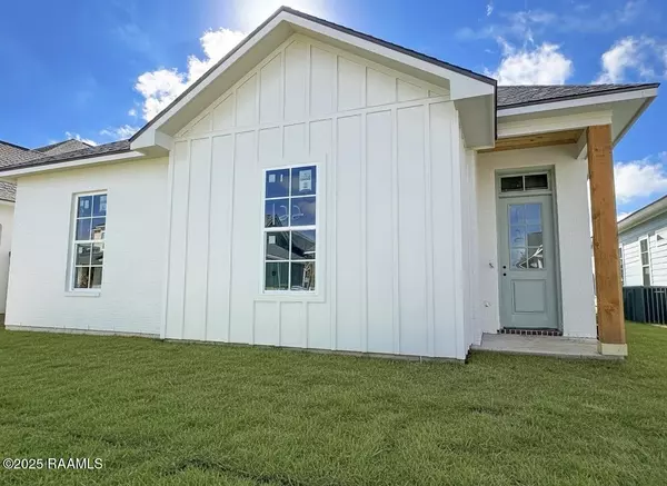 122 Oak Village DR, Scott, LA 70583