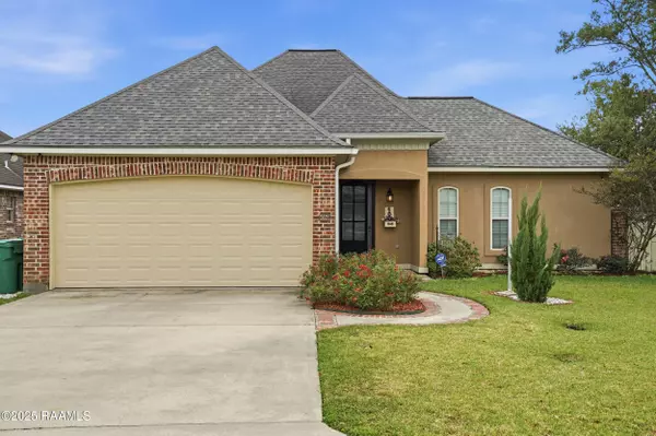 100 Tall Oaks LN, Youngsville, LA 70592