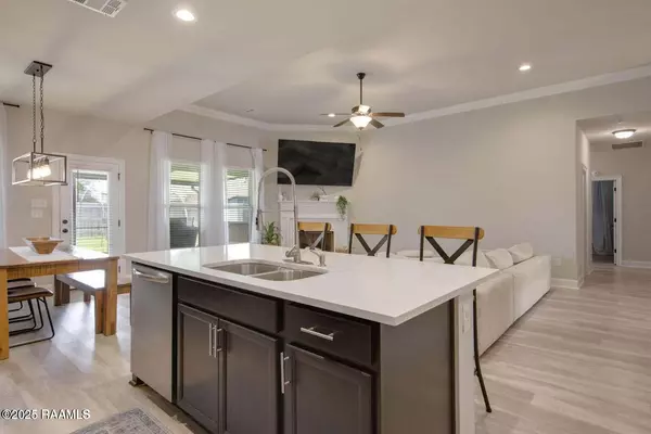 Broussard, LA 70518,122 Chloe ST