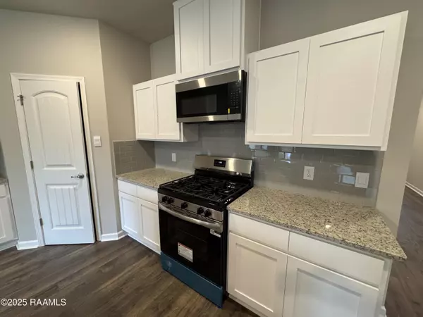 Lafayette, LA 70501,325 White Pine DR