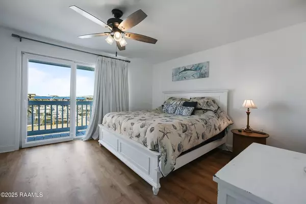 Grand Isle, LA 70358,411 Admiral Craik DR #20