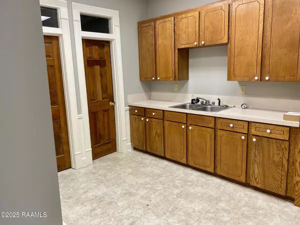 St. Martinville, LA 70582,400 S Main ST #B
