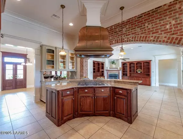 Eunice, LA 70535,99 University PL