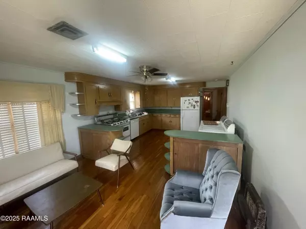Opelousas, LA 70570,1633 Bossier ST