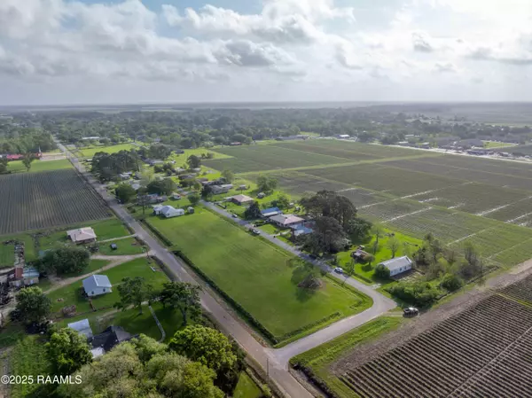 Jeanerette, LA 70544,1015 Monnot RD