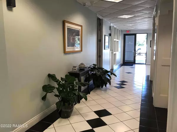 Lafayette, LA 70503,106 Oil Center DR #115