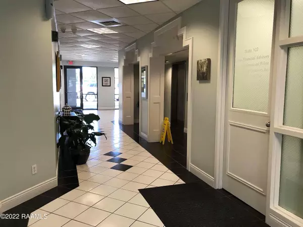 Lafayette, LA 70503,106 Oil Center DR #115