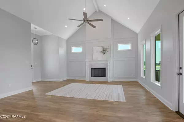 Broussard, LA 70518,101 Queen Palm CIR