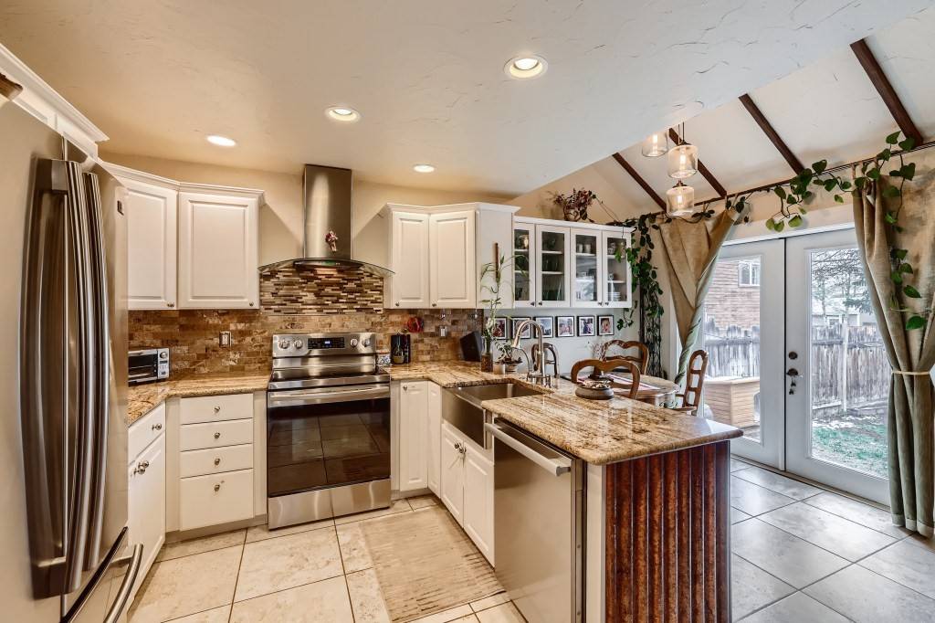138 Woodchuck CT, S I L V E R T H O R N E, CO 80498