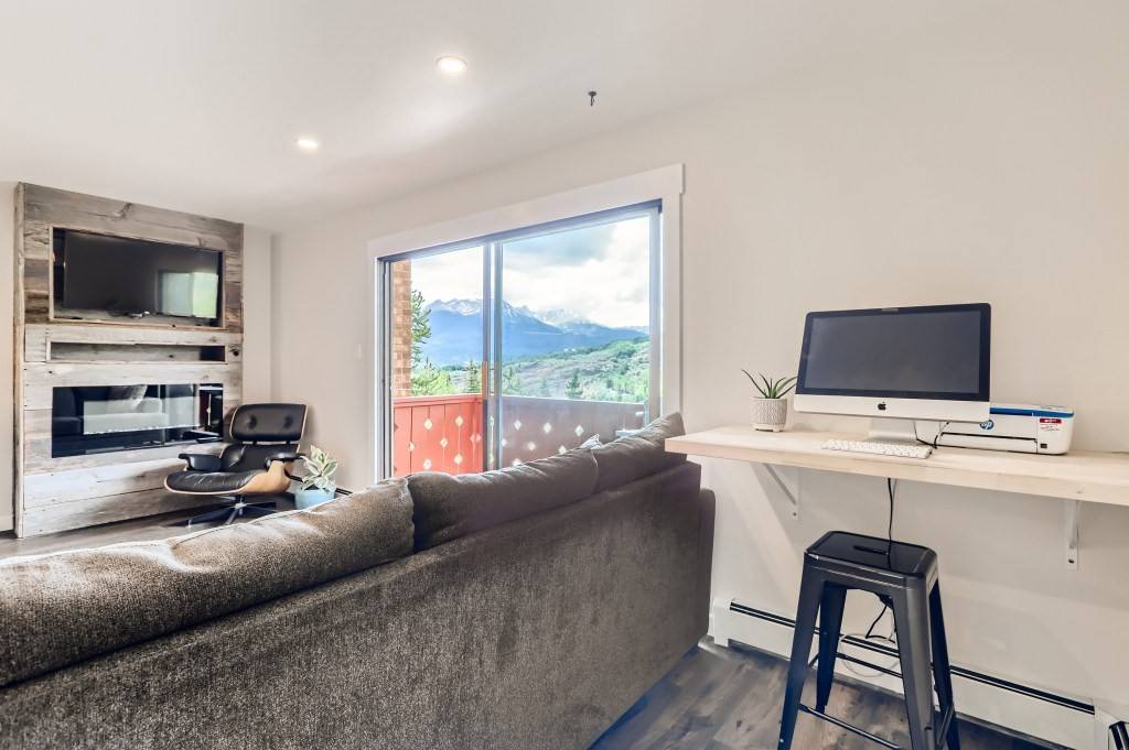 D I L L O N, CO 80435,180 Evergreen RD #204