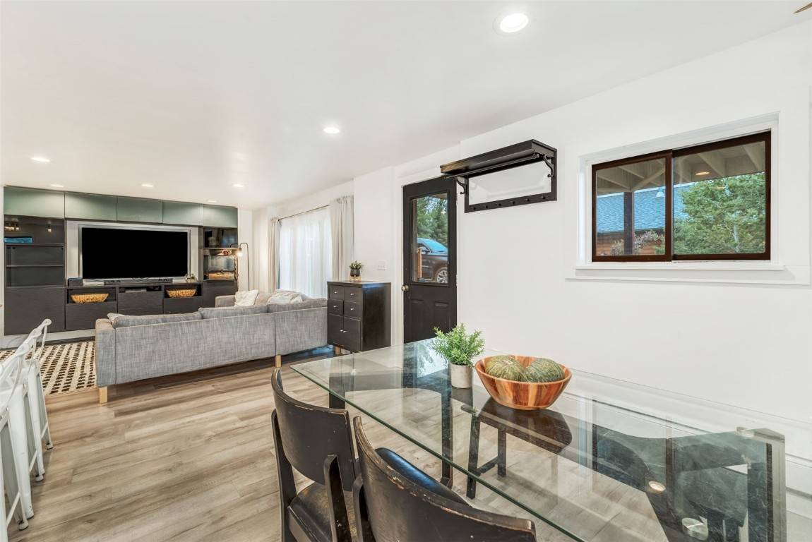 Steamboat  Springs, CO 80487,186 Maple ST