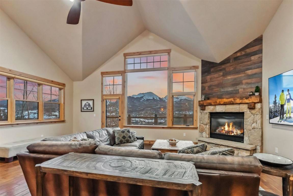 52 Buckskin LN, Silverthorne, CO 80498