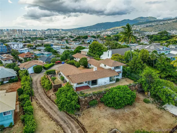Honolulu, HI 96816,766 Ocean View DR