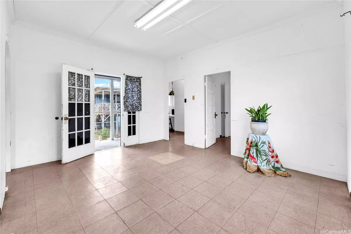 Wailuku, HI 96793,62 Ainaola Streets