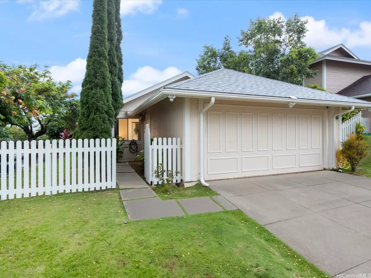 Pearl City, HI 96782,98-1910 Kaahumanu ST #106