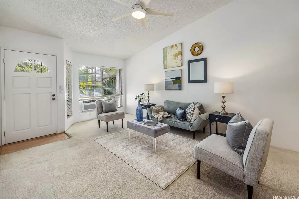 Honolulu, HI 96818,500 Mananai PL #17R