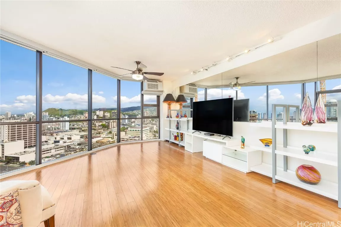 Honolulu, HI 96814,930 Kaheka ST #2803