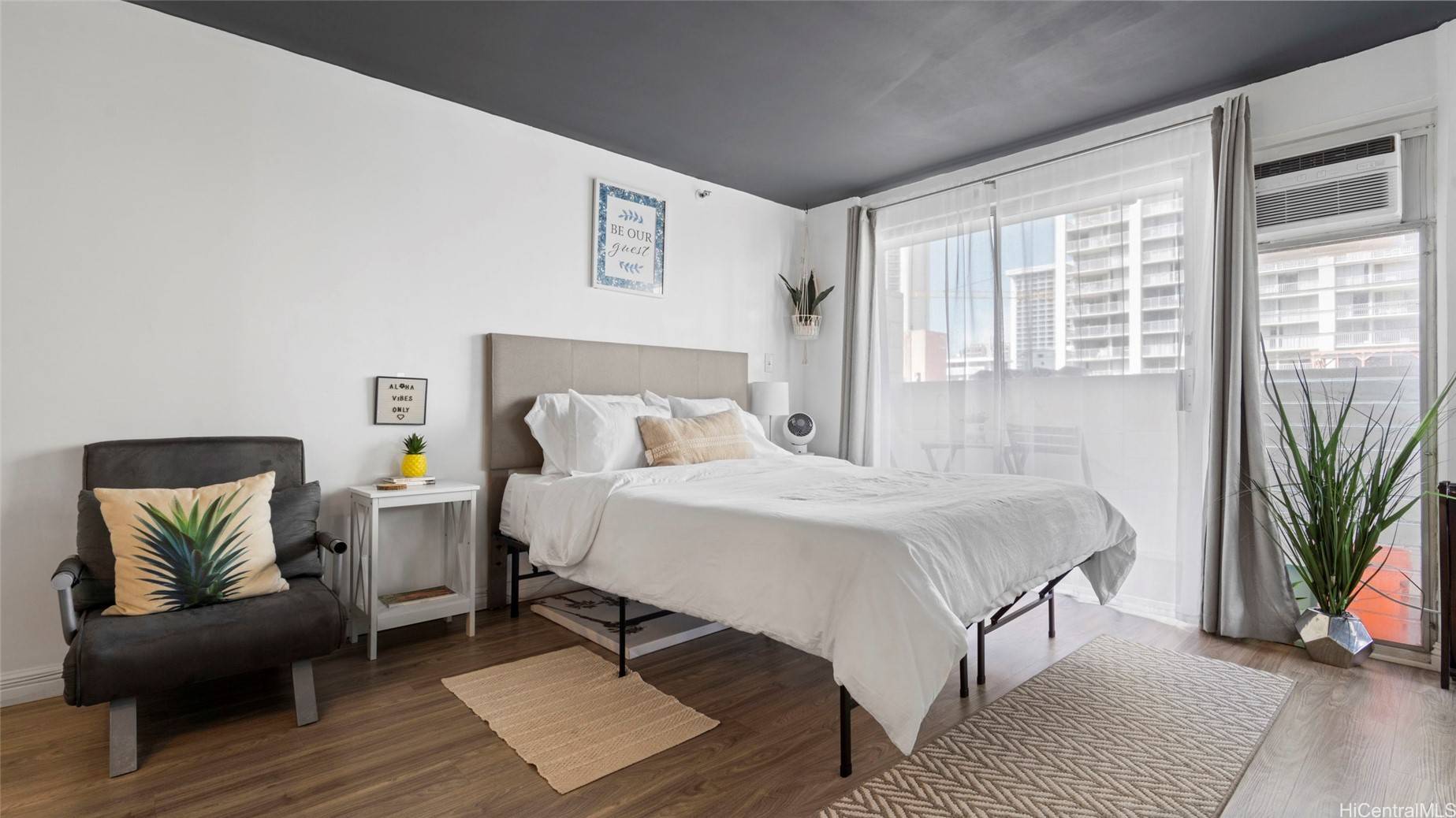 2463 Kuhio AVE #609, Honolulu, HI 96815