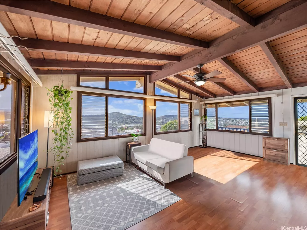 Aiea, HI 96701,99-671 Pohue ST