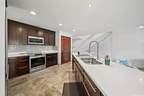 Honolulu, HI 96825,318 Kealahou ST