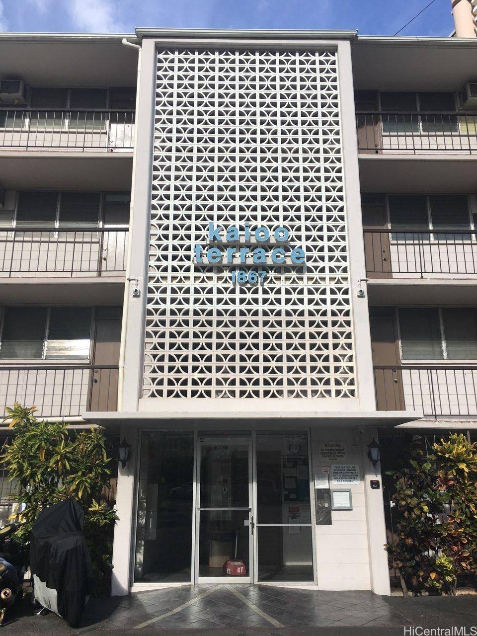 1867 Kaioo DR #301, Honolulu, HI 96815