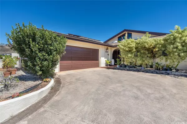 1559 Ala Napunani ST, Honolulu, HI 96818